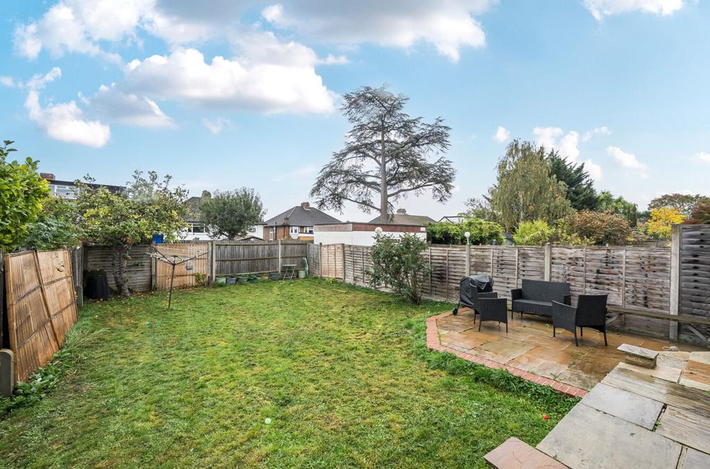Stoneleigh Crescent, Epsom - KT19 0 RP