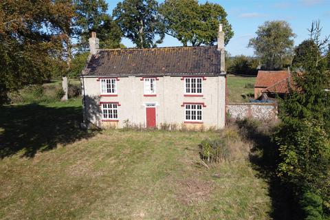 4 bedroom detached house for sale, Norwich Road, Hardingham
