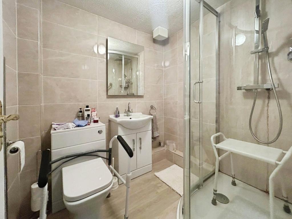 Pbox-bathroom-340730.jpeg