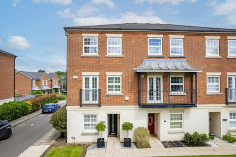 4 bedroom end of terrace house for sale, Tower Place, Warlingham, CR6