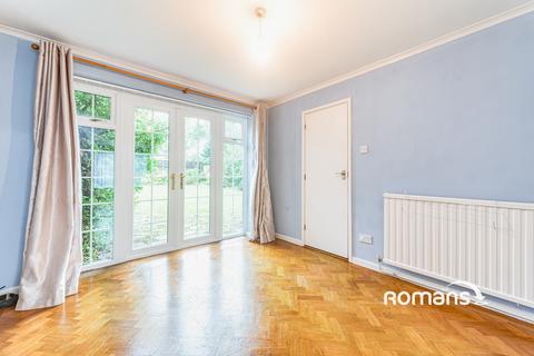 3 bedroom semi-detached house to rent, Silverdale Road, Earley, Reading, RG6