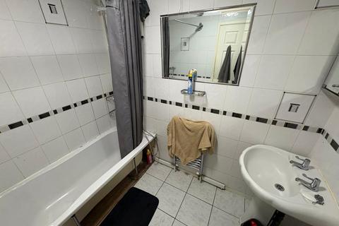 2 bedroom flat for sale, Carter Close, Denton