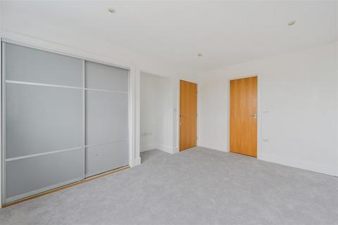 2 bedroom flat for sale, Church Street, Epsom