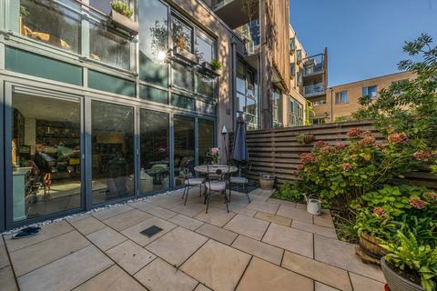 2 bedroom flat for sale, Blackthorn Avenue, London N7