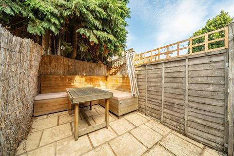 3 bedroom maisonette for sale, Leverson Street, London SW16
