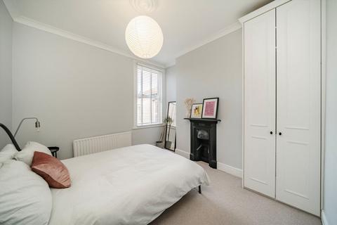 3 bedroom maisonette for sale, Leverson Street, London SW16