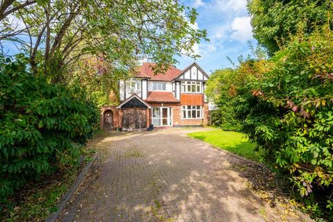 Edenfield Gardens, Worcester Park, KT4