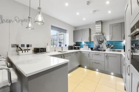 4 bedroom detached house for sale, Stocks Way, Lenham