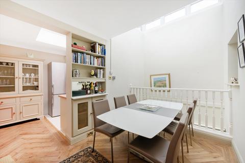 1 bedroom flat for sale, Bathurst Mews, London, W2