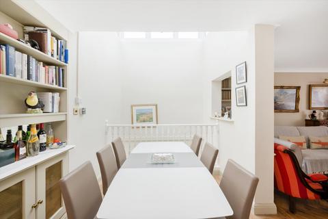 1 bedroom flat for sale, Bathurst Mews, London, W2