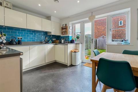4 bedroom terraced house for sale, Woodlands Avenue, Rustington, Littlehampton, West Sussex
