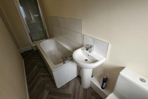 2 bedroom house to rent, West Street, Hoyland