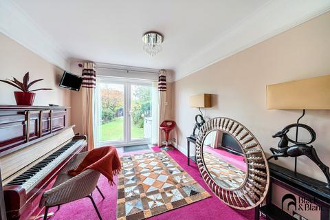 4 bedroom semi-detached house for sale, Pickhurst Green, Hayes, Bromley, BR2