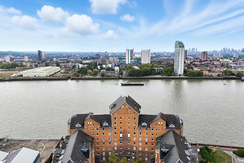2 bedroom flat for sale, Mercury Court, London E14