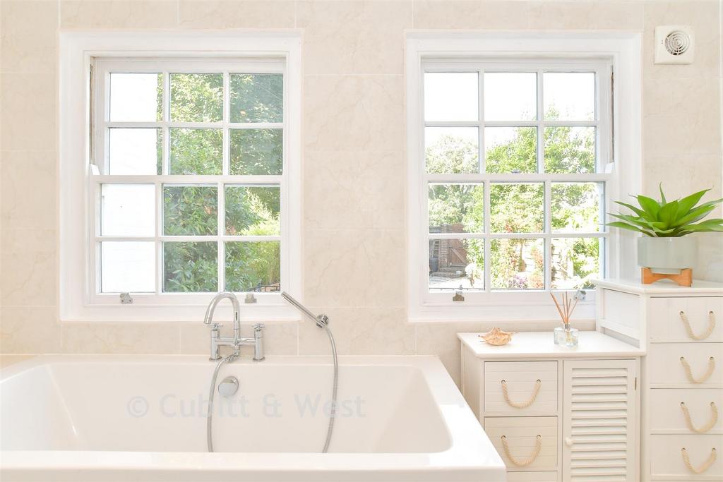En-Suite Bathroom