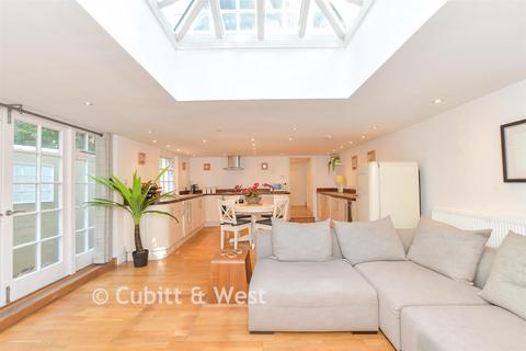 3 bedroom terraced house for sale, Surrey Street, Arundel BN18