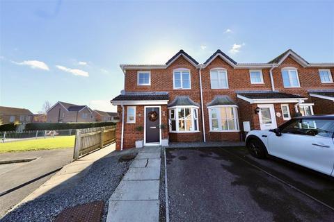3 bedroom end of terrace house for sale, The Hawthorns, Long Riston, Hull