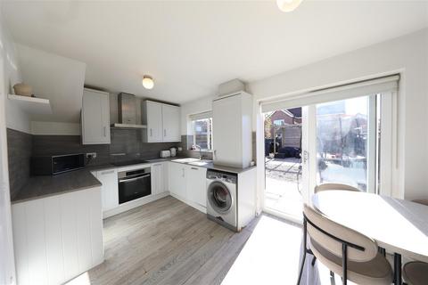 3 bedroom end of terrace house for sale, The Hawthorns, Long Riston, Hull