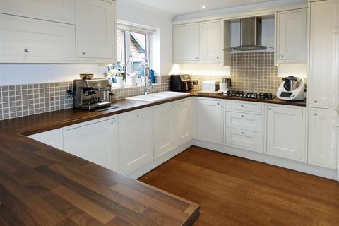 4 bedroom detached house for sale, Cowdray Close, Rustington BN16