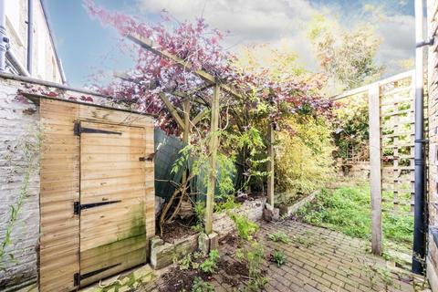 27 Bishops Road, London, W7 2NZ