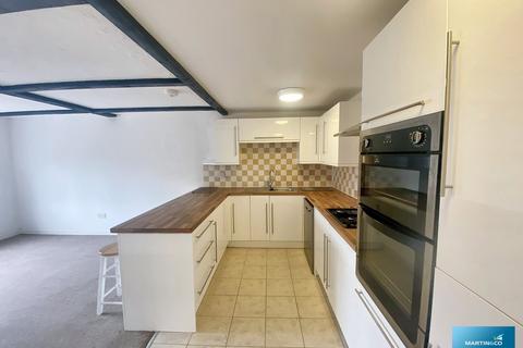 3 bedroom semi-detached house to rent, Christchurch Road, Ringwood