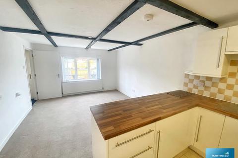 3 bedroom semi-detached house to rent, Christchurch Road, Ringwood