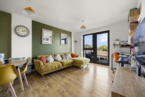 3 bedroom apartment for sale, Daubenton House, Havelock Road, UB2