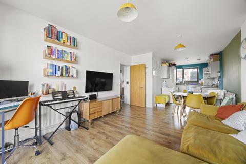 3 bedroom apartment for sale, Daubenton House, Havelock Road, UB2
