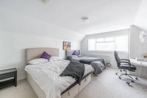 Brookside The Rise, Edgware, HA8 8NR