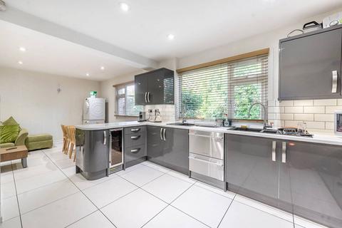 Brookside The Rise, Edgware, HA8 8NR