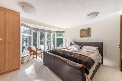 Brookside The Rise, Edgware, HA8 8NR