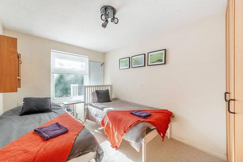 Brookside The Rise, Edgware, HA8 8NR