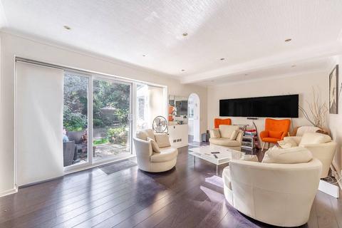 Brookside The Rise, Edgware, HA8 8NR