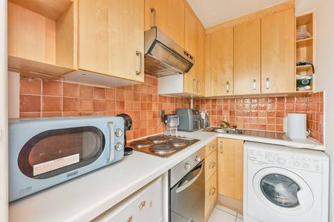 Studio to rent, Park West, Hyde Park Estate, London, W2
