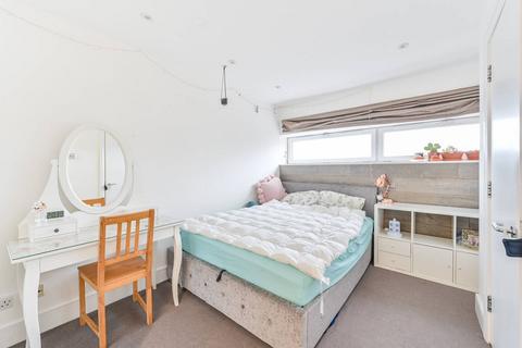 2 bedroom maisonette to rent, Wells Street, Fitzrovia, London, W1T