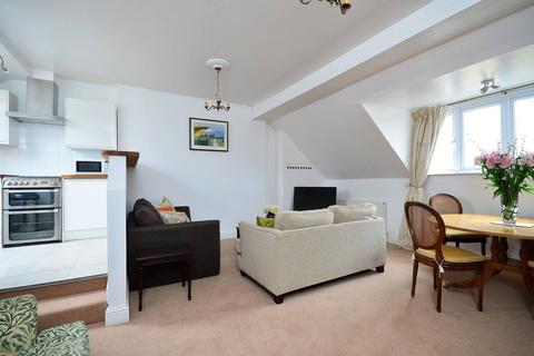 2 bedroom flat to rent, Warwick Road, Ealing, London, W5