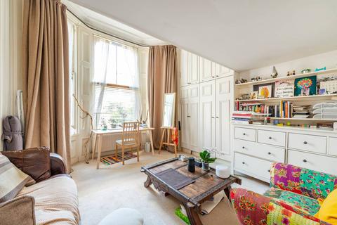 Studio for sale, Oxford Gardens, North Kensington, London, W10