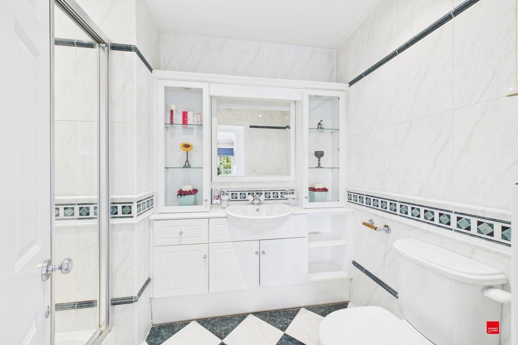 En suite shower room