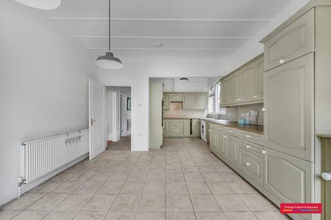 undefined, Hemington Avenue, London, N11