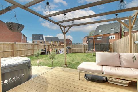 3 bedroom semi-detached house for sale, Fillenham Way , Chatteris