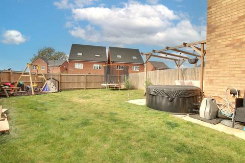 3 bedroom semi-detached house for sale, Fillenham Way , Chatteris