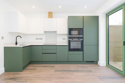 4 bedroom end of terrace house for sale, North Down, South Croydon