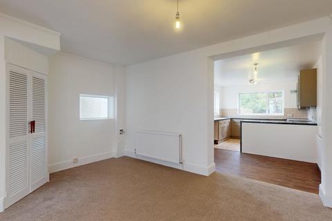 3 bedroom terraced house to rent, Ouseley Close, Marston