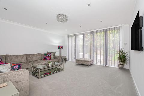 22 Croft Drive, Anlaby, Hull, HU10 7DZ