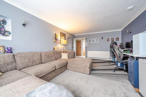 undefined, High Road, London