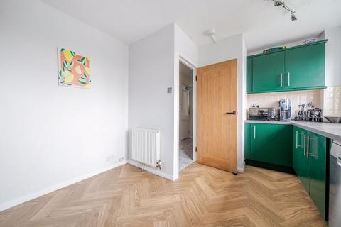 Flat 15, Thatcham Court High Road, London, N20 9QU
