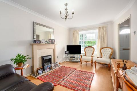 2 bedroom semi-detached house for sale, Spicer Close, Walton-On-Thames