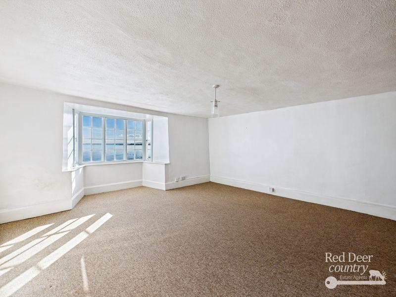 Sitting Room/Bedroom