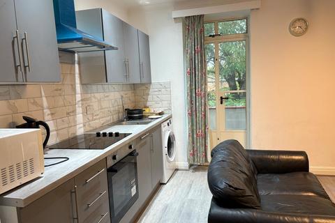 2 bedroom apartment to rent, Wilmslow Road, Fallowfield
