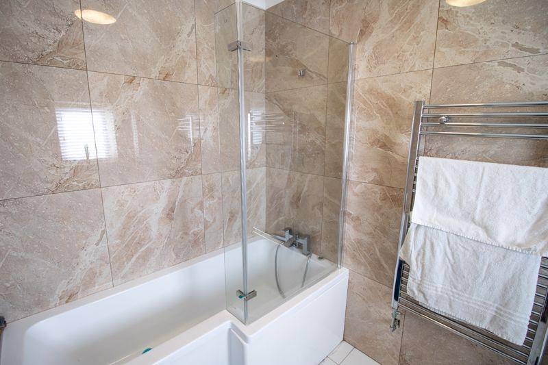 En-suite to Bedroom